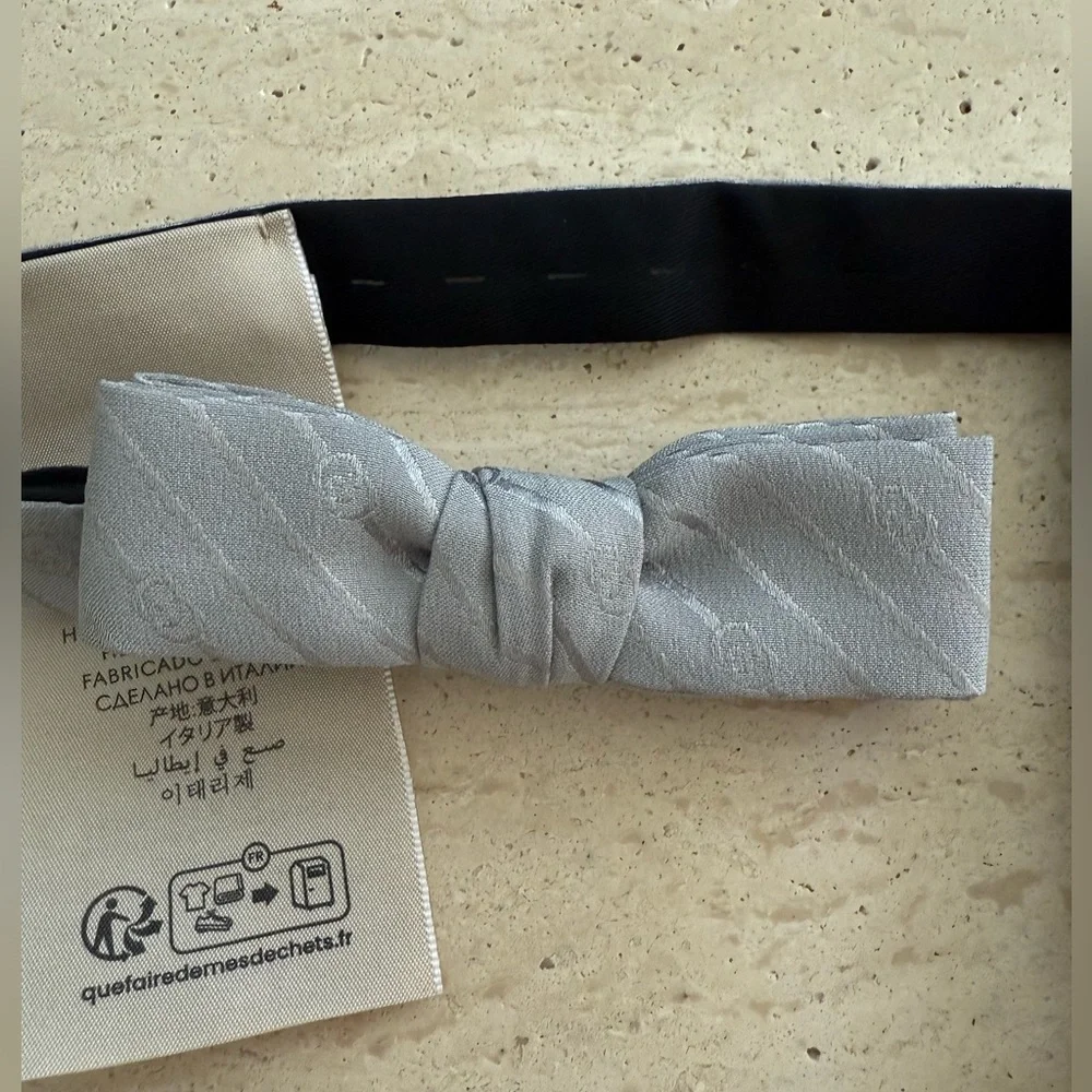 NWT Gucci GG JACQUARD SILVER SILK BOW TIE🩶💝